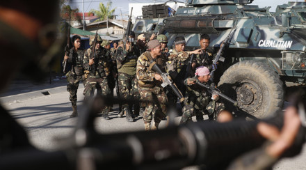 IS chiếm thành phố, Tổng thống Philippines khẩn cấp bay từ Nga về nước