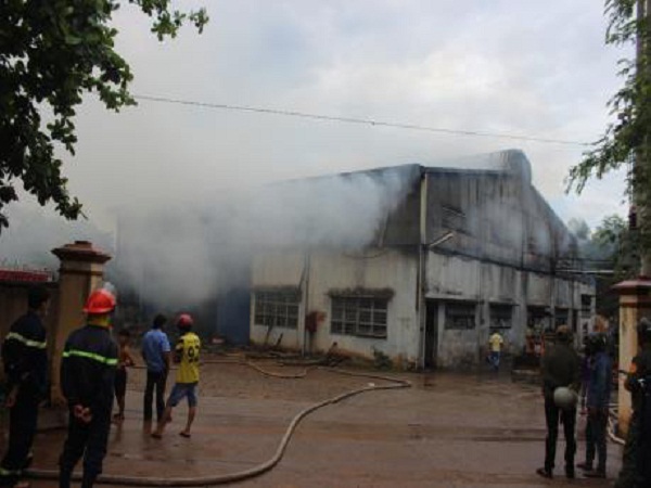 Cháy lớn tại công ty dược ở Bình Phước, toàn bộ số thuốc bị thiêu rụi