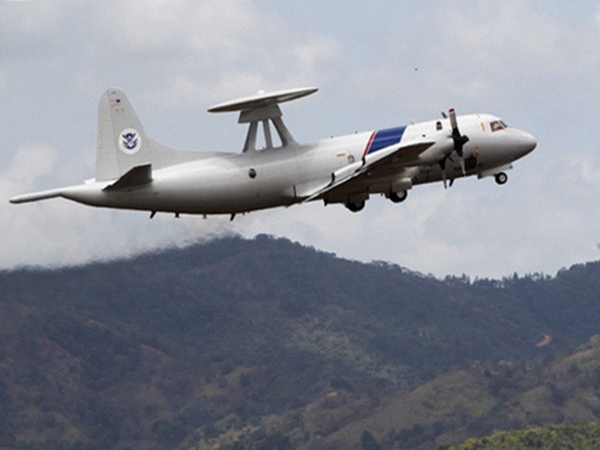 Chiến đấu cơ Trung Quốc chặn máy bay săn ngầm của Mỹ trên Biển Đông
