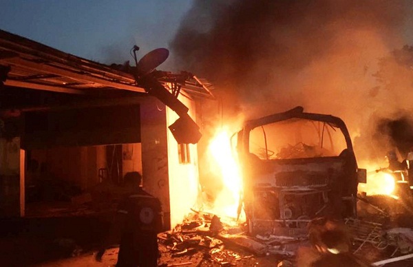 Xe khách Việt Nam bốc cháy ở Lào, 1 người chết, 4 người bị thương