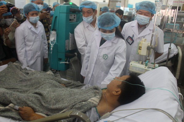 Miễn toàn bộ chi phí điều trị cho các bệnh nhân trong vụ tai biến khi chạy thận tại Bệnh viện Đa khoa tỉnh Hòa Bình