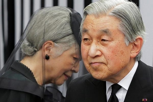 Nhật hoàng Akihito thoái vị