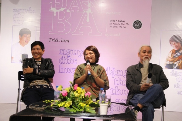 Nhà phê bình Phạm Xuân Nguyên và hai họa sĩ Nguyễn Đức Huy và Đặng Thị Thu An