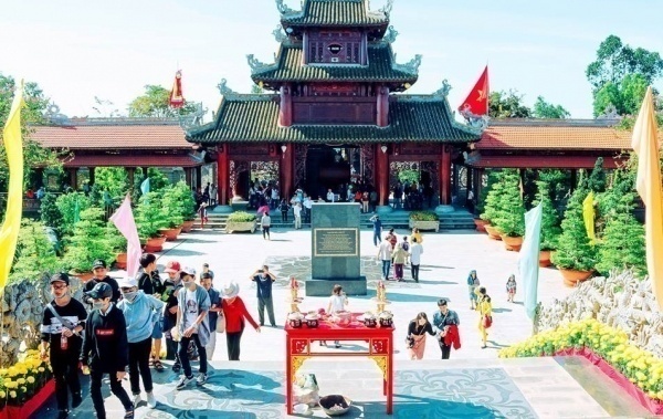 Khách du lịch tại Khu du lịch Văn hóa Phương Nam tỉnh Đồng Tháp