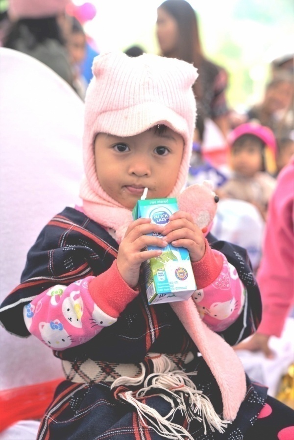 Chương trình Khuyến học Đèn Đom Đóm của Sữa Cô Gái Hà Lan thắp sáng ước mơ được đến trường của trẻ em Việt Nam