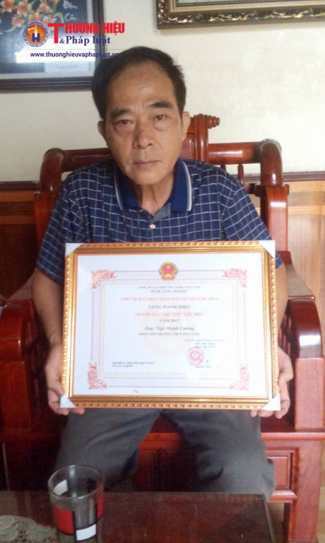 Trước những cống hiến thầm lặng trong công việc của mình, thầy Ngô Mạnh Cường đã nhận được nhiều bằng khen của Ủy ban nhân thành phố Hà Nội và huyện Mỹ Đức...trao tặng.