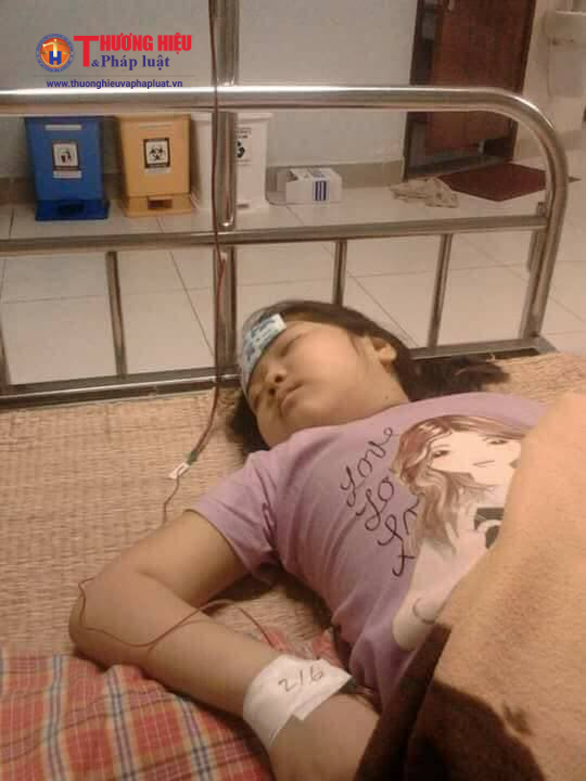 Cháu Trang đang điều trị tại bệnh viện.