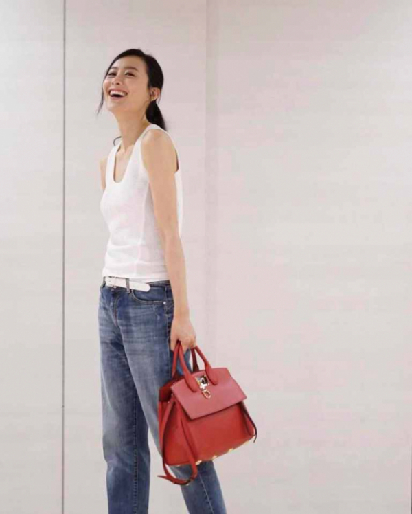 HK actress Fala Chen carries Ferragamo Studio Bag and posted on her instagram