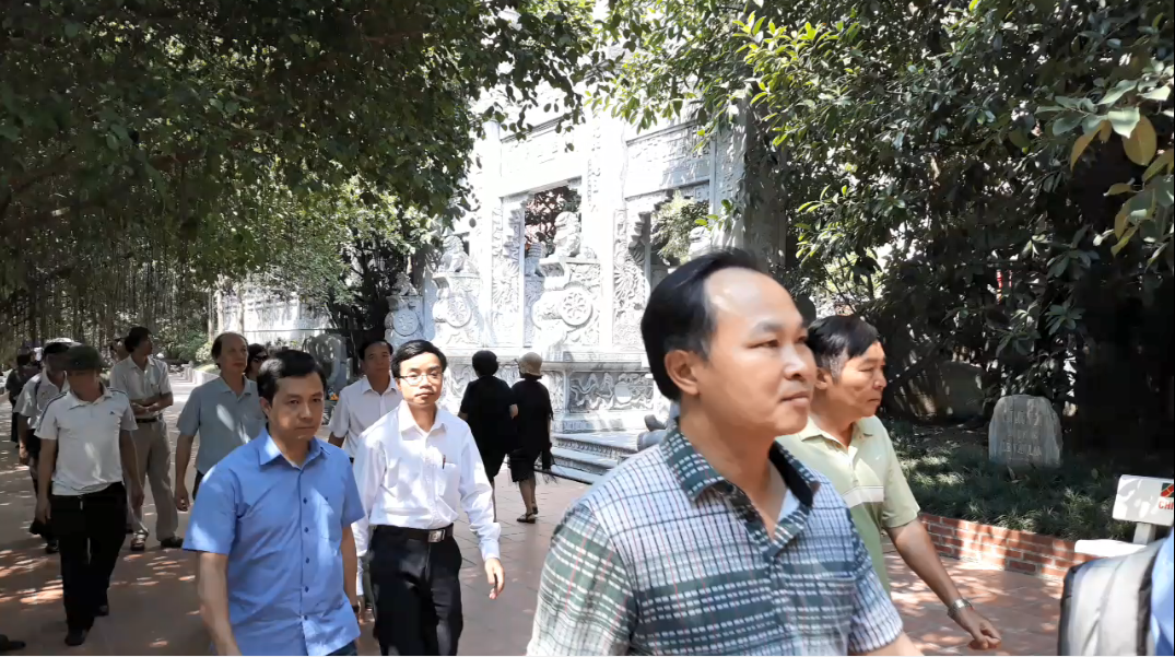 Tin nhanh - Ngày Quốc tang: Sở GD-ĐT Thái Nguyên dùng xe công đi công tác trong khu du lịch? (Hình 4).