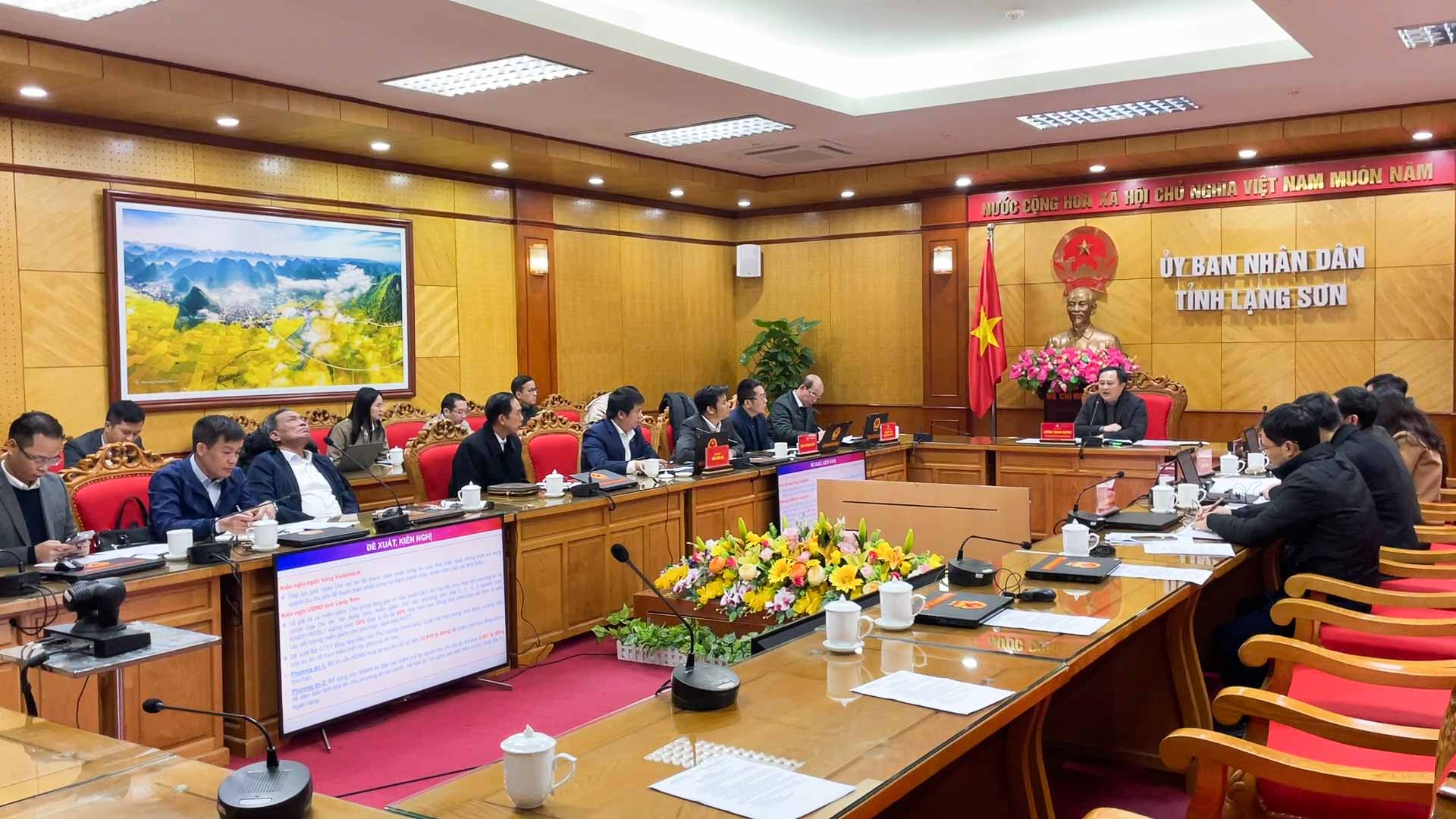 UBND tỉnh Lạng Sơn đã chủ trì cuộc họp tìm giải pháp tháo gỡ những vướng mắc tại dự án cao tốc Bắc Giang - Lạng Sơn.