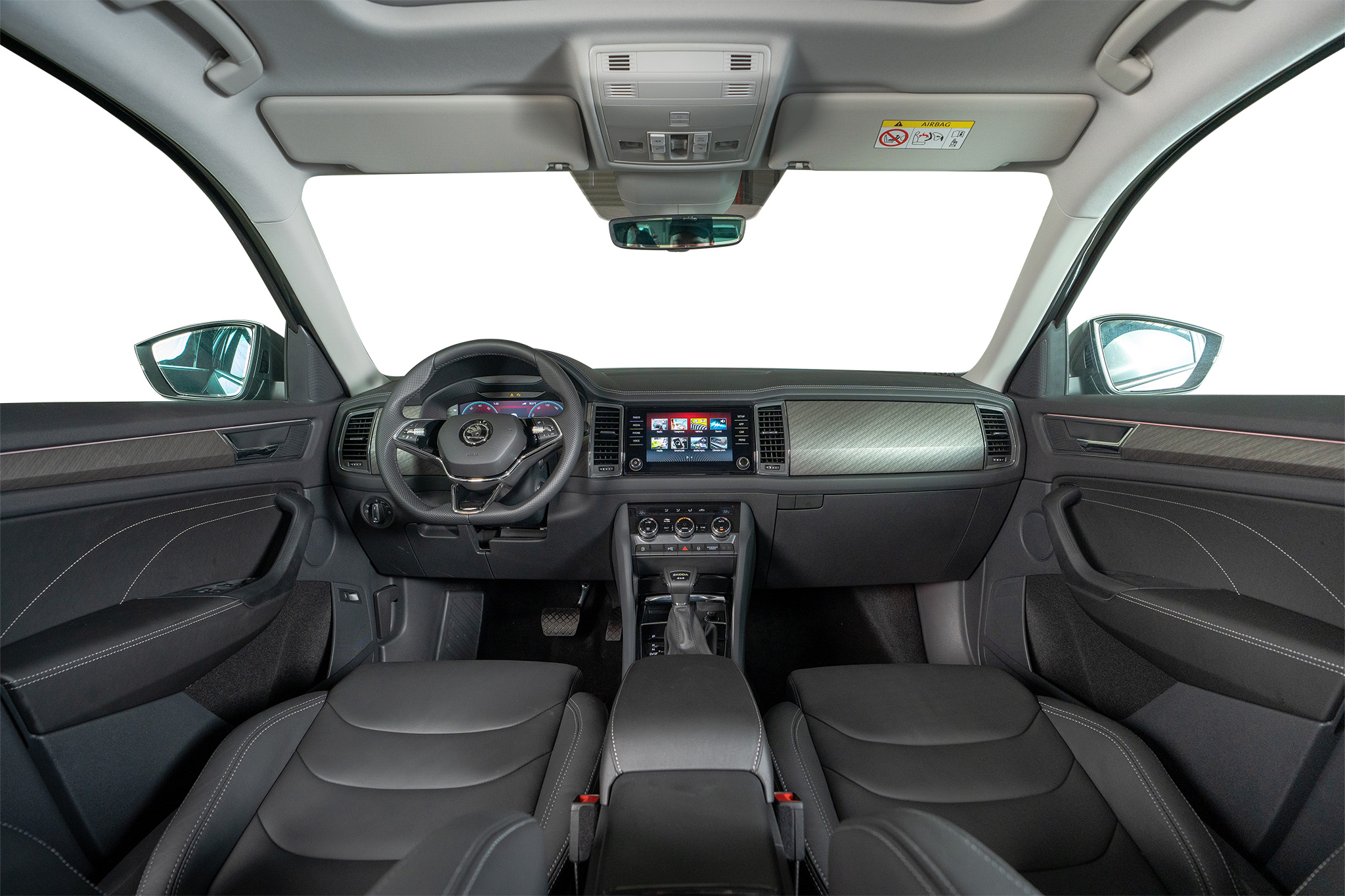 Không gian bên trong xe mang đến sự sang trọng, tiện nghi và đúng chất một chiếc SUV cỡ lớn.