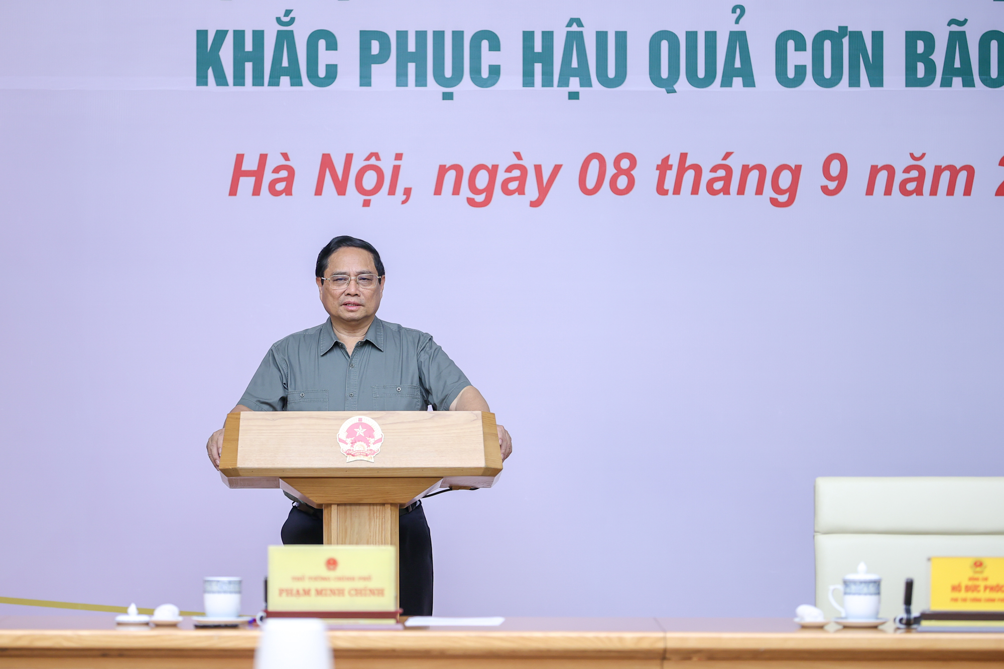 Thủ tướng yêu cầu cần rà soát ngay, hỗ trợ cho các địa phương bị thiệt hại, các gia đình có người thiệt mạng; tiếp tục triển khai ngay các công việc khắc phục hậu quả bão; kịp thời xử lý các vấn đề liên quan tới đời sống người dân, sản xuất, kinh doanh - Ảnh: VGP/Nhật Bắc