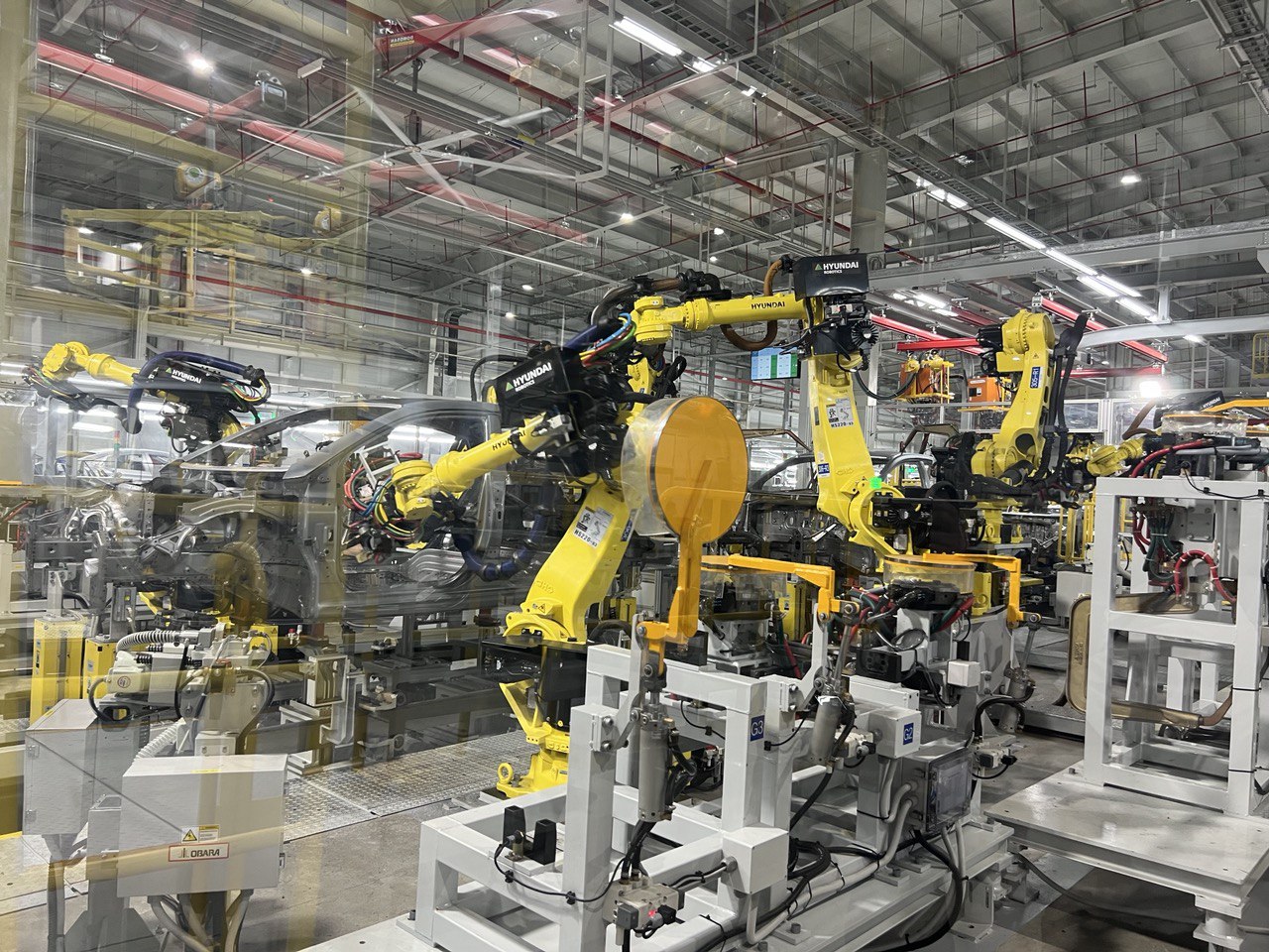 Dây chuyền lắp ráp được tự động hóa bằng robot Hyundai Robotic tại một số công đoạn nhằm gia tăng sự chính xác và đảm bảo chất lượng.