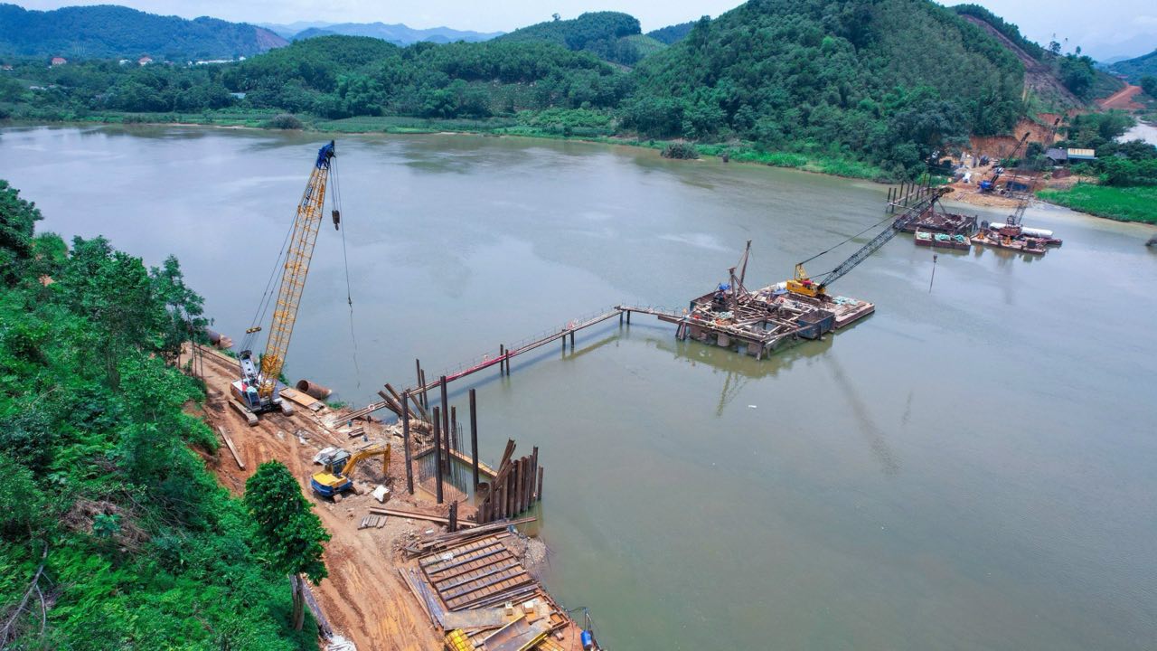 Nhà thầu quyết tâm hoàn thành cầu Hàm Yên – cây cầu lớn nhất toàn dự án vào 30/4/2025