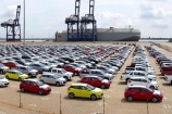 Việt Nam nhập khẩu hơn 300 ô tô ngoại mỗi ngày