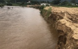 Kon Tum: Người dân “tố” mỏ cát khai thác vô tội vạ khiến đất đai bị sạt lở