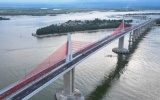 Thông xe chính thức cầu vượt biển dài nhất miền Trung 