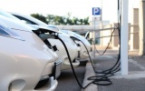 Doanh số bán ô tô điện giảm mạnh trên khắp châu Âu