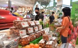 Vải thiều Lục Ngạn được bán với giá 250.000 đồng/kg tại siêu thị Thái Lan