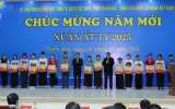 Thủ tướng Phạm Minh Chính thăm, tặng quà chúc Tết các gia đình chính sách tại Thanh Hóa