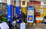 Xuất hiện tình trạng người dân Campuchia, Lào sang Việt Nam mua xăng dầu