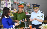 Hà Tĩnh kiểm tra, xử phạt các cửa hàng kinh doanh hàng hóa không rõ nguồn gốc trước các cổng trường học