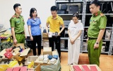 Hai chị em ruột cầm đầu đường dây mua bán nước hoa giả mạo các nhãn hiệu nổi tiếng thế giới