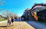 Huế: Du khách mặc trang phục phản cảm có thể bị dừng tham quan di tích