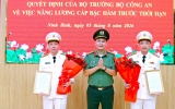 2 Phó Giám đốc Công an tỉnh Ninh Bình được nâng lương cấp bậc hàm trước thời hạn