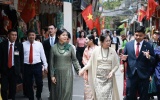Phu nhân Tổng Bí thư, Chủ tịch nước Tô Lâm và Phu nhân Tổng thống Myanmar thăm làng lụa Vạn Phúc
