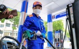 Giá xăng tăng tiếp, xăng E10 vượt 28.000 đồng/lít