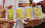 Giá vàng hôm nay 15/10: Thế giới rung lắc, vàng SJC tiếp tục ở ngưỡng thấp