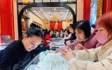 Giá vàng hôm nay 23/10: Vàng thế giới lao dốc, SJC chịu áp lực giảm