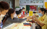 Giá vàng hôm nay 27/10: Thế giới bật tăng nhẹ, vàng SJC và nhẫn trơn đi ngang