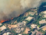 Cháy khu nhà giàu Los Angeles, đe dọa nhiều biệt thự triệu đô