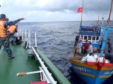 Cứu nạn thành công tàu cá cùng 9 ngư dân gặp nạn trên biển 