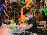 Hà Nội: Phố Hàng Mã ngập tràn sắc màu 'ma mị' trước thềm Halloween