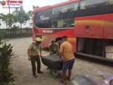 Hà Tĩnh: Bắt giữ xe khách chở hàng tấn vải lậu