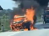 Hà Tĩnh: Cháy ô tô 5 chỗ đang lưu thông trên đường 