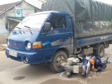 Hà Tĩnh: Quái xế bỏ chạy, tông xe vào cảnh sát giao thông