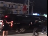 Quảng Ninh: Cô gái nhảy múa ‘điên cuồng’ trên nóc ô tô