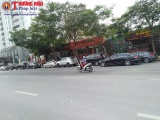 Tây Hồ, Hà Nội: Nhà hàng vô tư “xẻ thịt” lòng đường Võ Chí Công làm bãi đỗ xe phục vụ kinh doanh