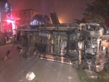 Hà Tĩnh: Mất lái, xe bán tải lật nghiêng giữa đường