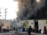 TPHCM: Cháy lớn tại công ty hóa chất khiến người dân hoảng hốt