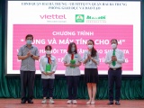 Hà Nội: Trao tặng 100 máy tính bảng cho học sinh có hoàn cảnh khó khăn tại quận Hai Bà Trưng