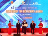 Vietcombank vinh dự được Thủ tướng Chính phủ tặng Bằng khen “Doanh nghiệp tiêu biểu vì người lao động”