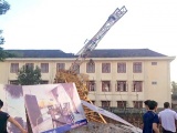 Nghệ An: Cần cẩu công trình đổ sập, 1 học sinh Trường THPT Lê Viết Thuật tử vong