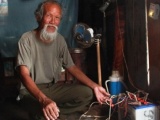 Đắk Lắk: Cả làng 28 năm chỉ dùng đèn dầu dù ở ngay cạnh hai nhà máy thủy điện lớn