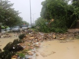 Nhiều tuyến đường của TP. Nha Trang tê liệt vì sạt lở, ngập lụt