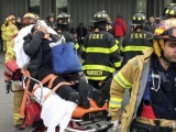 Mỹ: Tàu hỏa trật bánh ở ga đông đúc nhất New York, 103 người bị thương